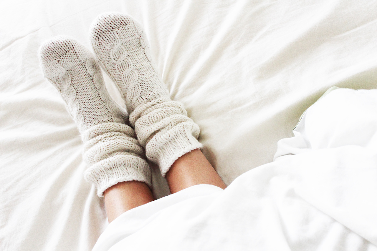 Seks tips mot kalde føtter i sengen