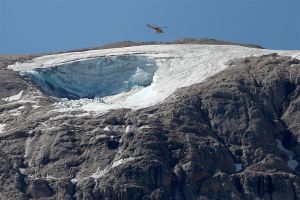 Zeventien vermisten na breken gletsjer in Italiaanse Alpen