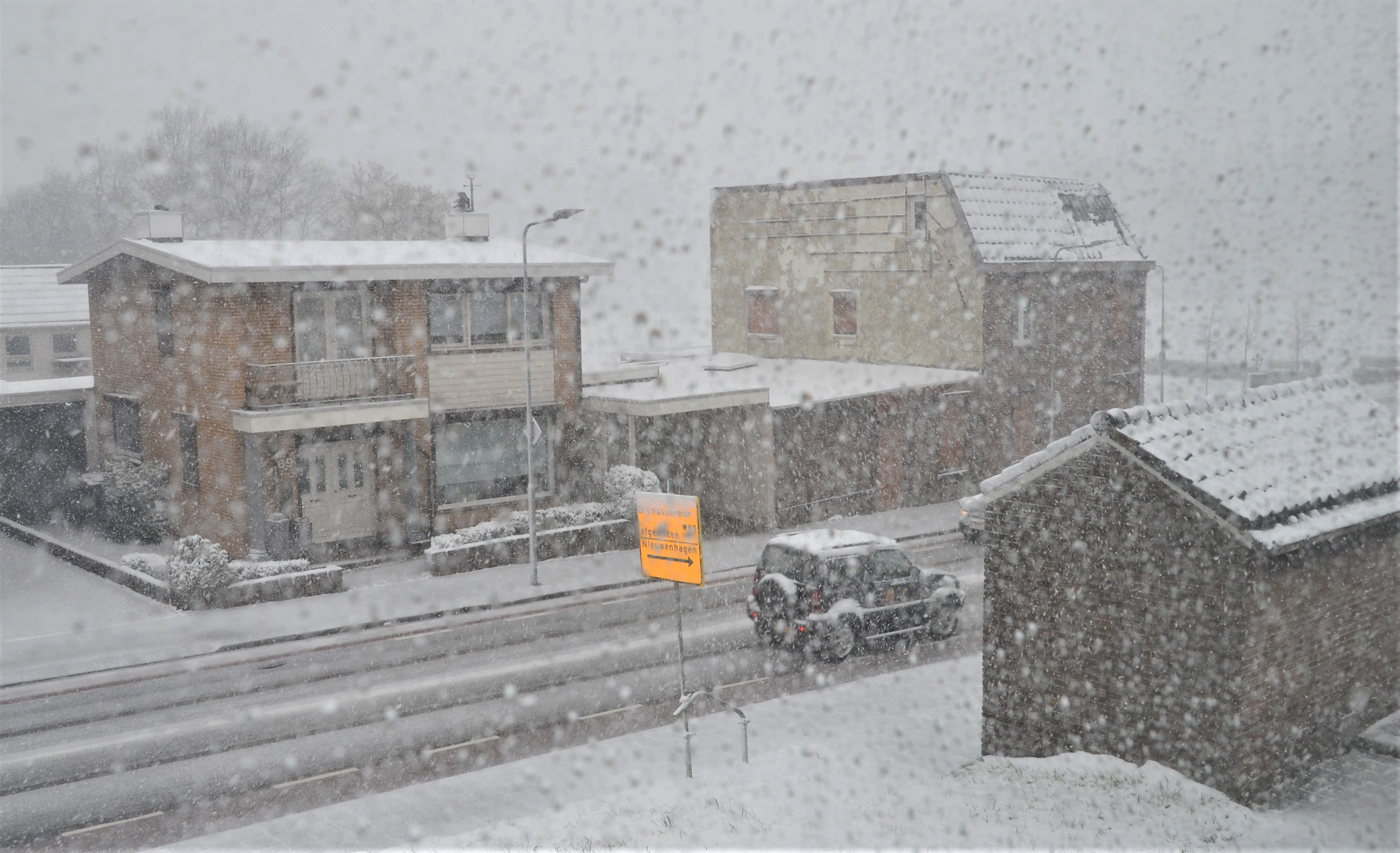 Zware sneeuwval in landgraaf Limburg