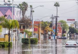 Straten onder water na flinke regenval in Noordwest-Mexico, Californië eindelijk droger