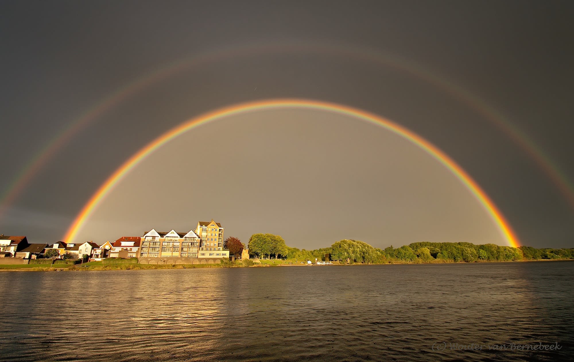 Dubbele regenboog boven Arcen. Foto: Wouter van Bernebeek.