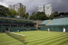 Af en toe regen op openingsdag Wimbledon