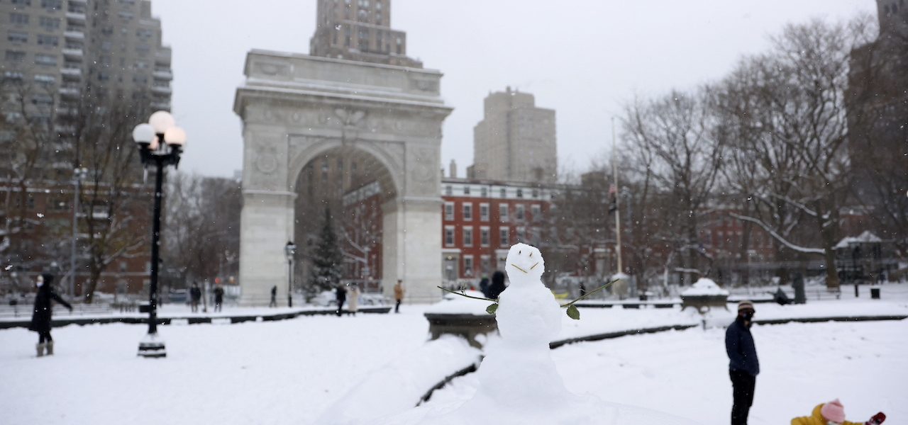 New York turns white after big snow storm