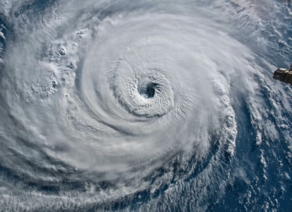 Guam krijgt volle laag van tyfoon Mawar