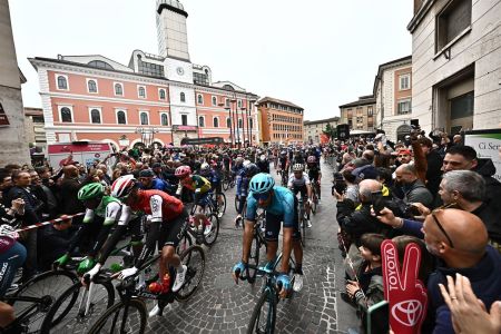 Opnieuw natte omstandigheden voor wielrenners Giro D'Italia