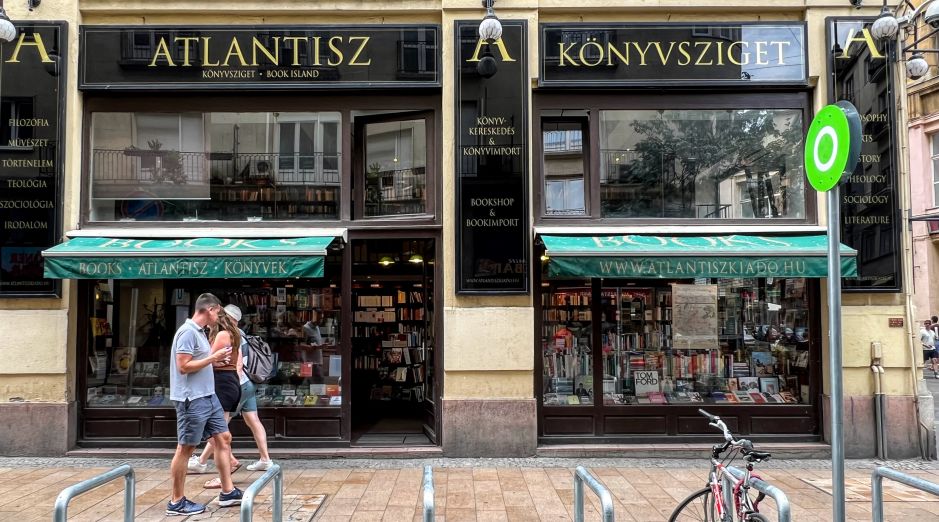 Atlantisz is an English-language bookstore focused on Hungarian history, translated works of Hungarian writers, and art history. Photo: Tas Tóbiás