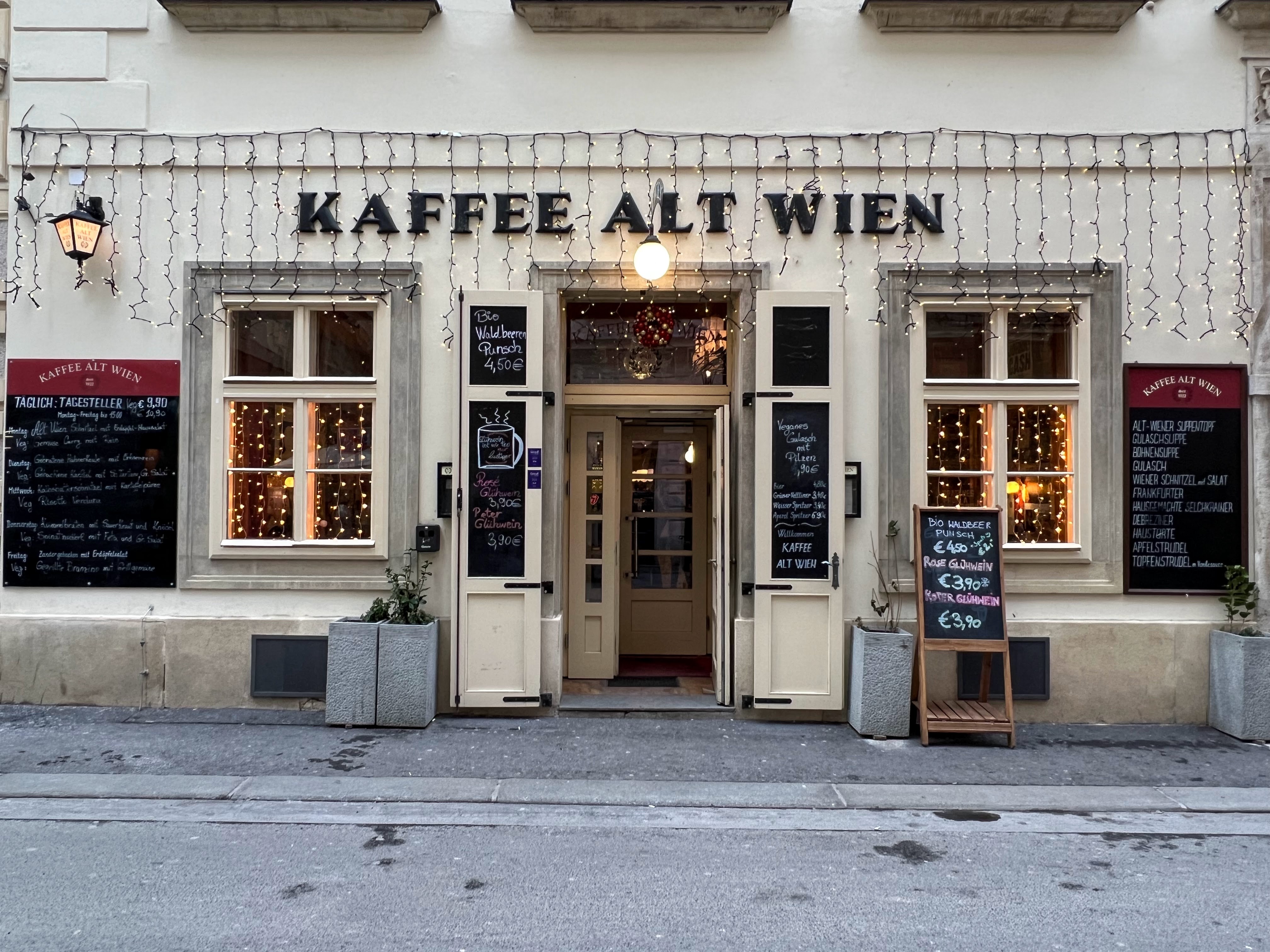 Where To Drink With The Locals: 26 Of The Best Bars In Vienna - Offbeat ...