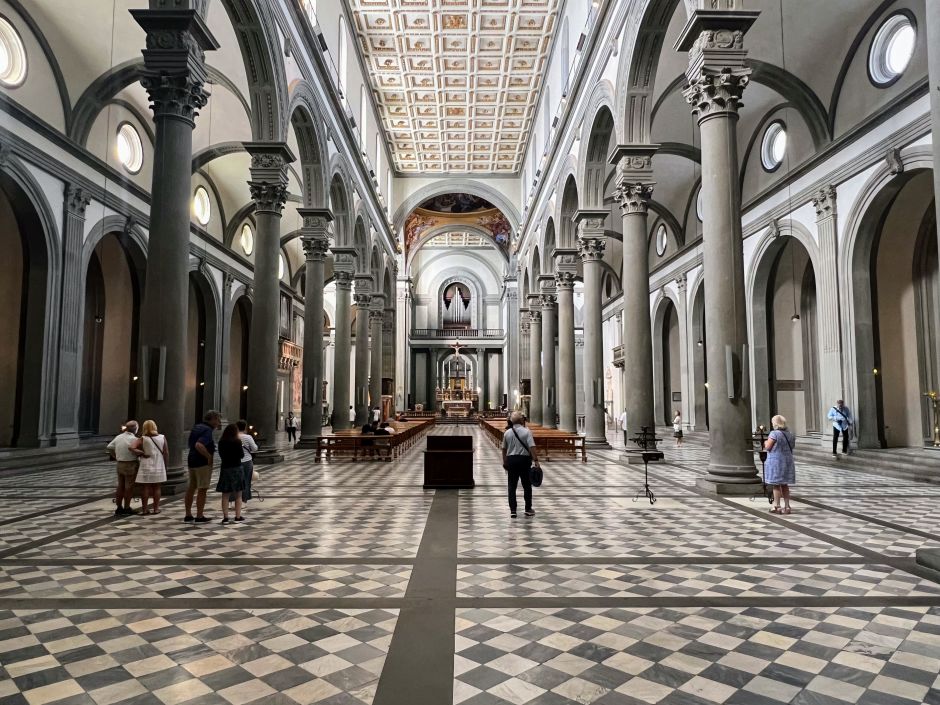 The inside of the San Lorenzo church in Florence. It was designed in the 1430s by Filippo Brunelleschi, a father of Renaissance architecture. Photo: Tas Tóbiás 