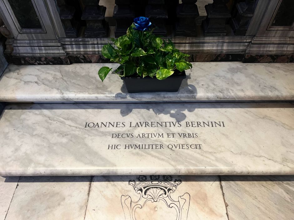 Gian Lorenzo Bernini's (1598-1680) tomb, hidden at the back of the Santa Maria Maggiore church in Rome, embodies everything his own funerary monuments did not. Photo: Tas Tóbiás