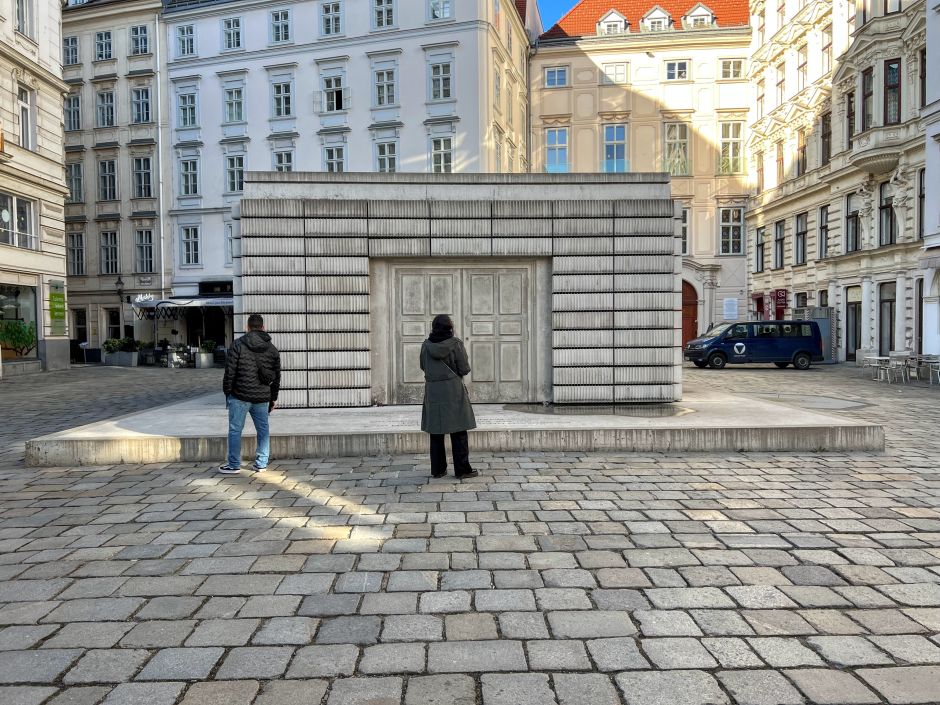 Rachel Whiteread's Holocaust memorial in Vienna's city center depicts an inside-out library. The spines of the books face inward, hence unknown, symbolizing how the life stories of the 65,000 victims can't be told. Photo: Tas Tóbiás