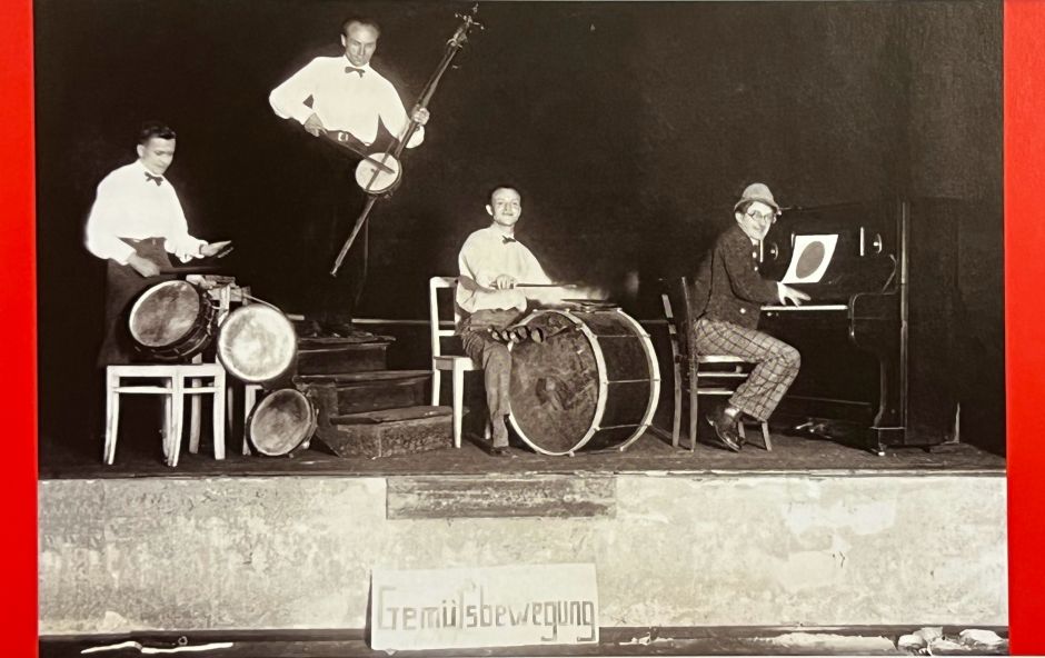The Bauhaus Band performing at a dance party in 1924. Andor Weininger, on the right, is playing the piano from a "score" of blank sheet emblazoned with a blue circle, thus making fun of Kandinsky's basic shapes and colors. Photo: The Stages of Andor Weininger / Louis Held     