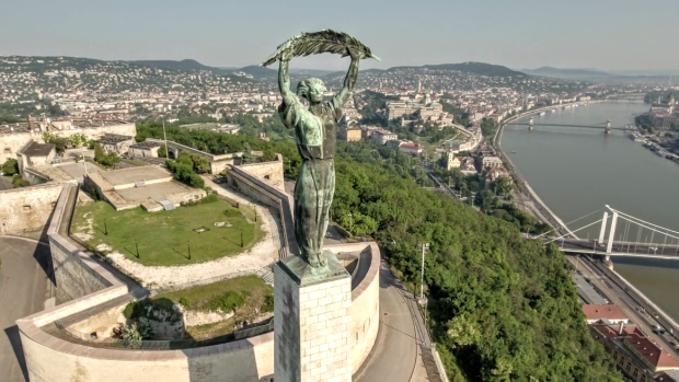 liberty-statue-budapest