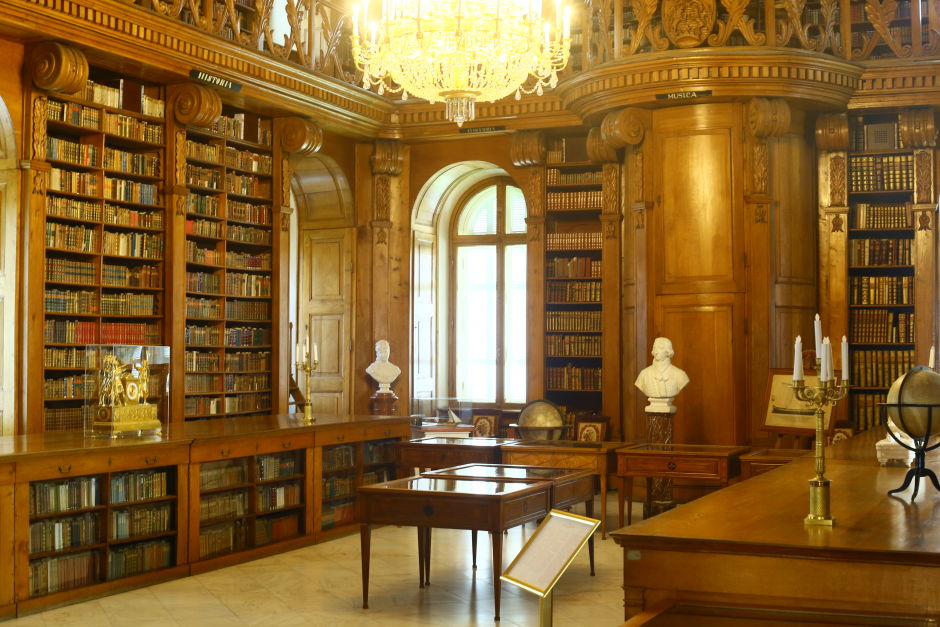 Built in 1800, the library of the Festetics Palace is carved from Slavonian oak in classical style and contains 80,000 volumes. Photo: Tas Tóbiás 