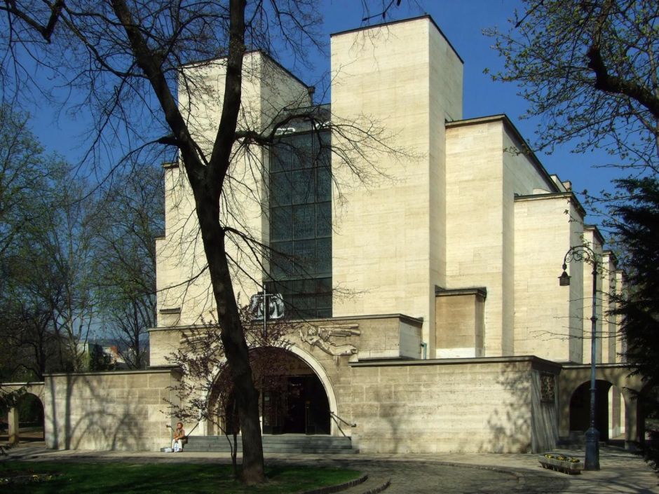 The Roman Catholic Városmajor Church in Budapest, completed in 1936, bears marks of the Italian Novecento architecture.