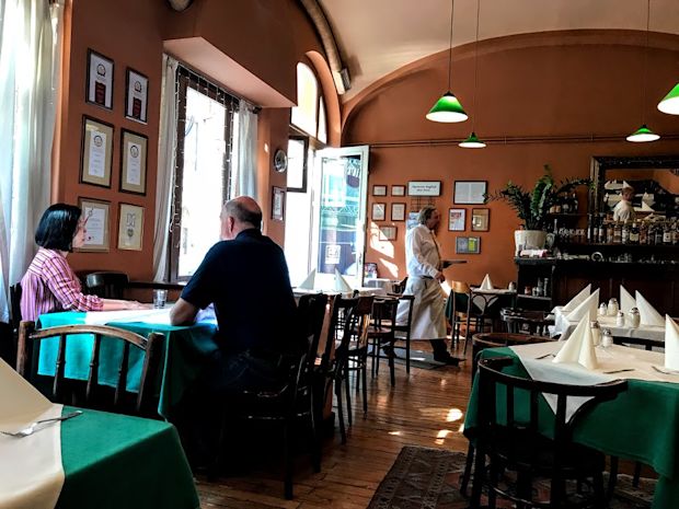 A Beginner S Guide To Budapest S Restaurants Offbeat Budapest