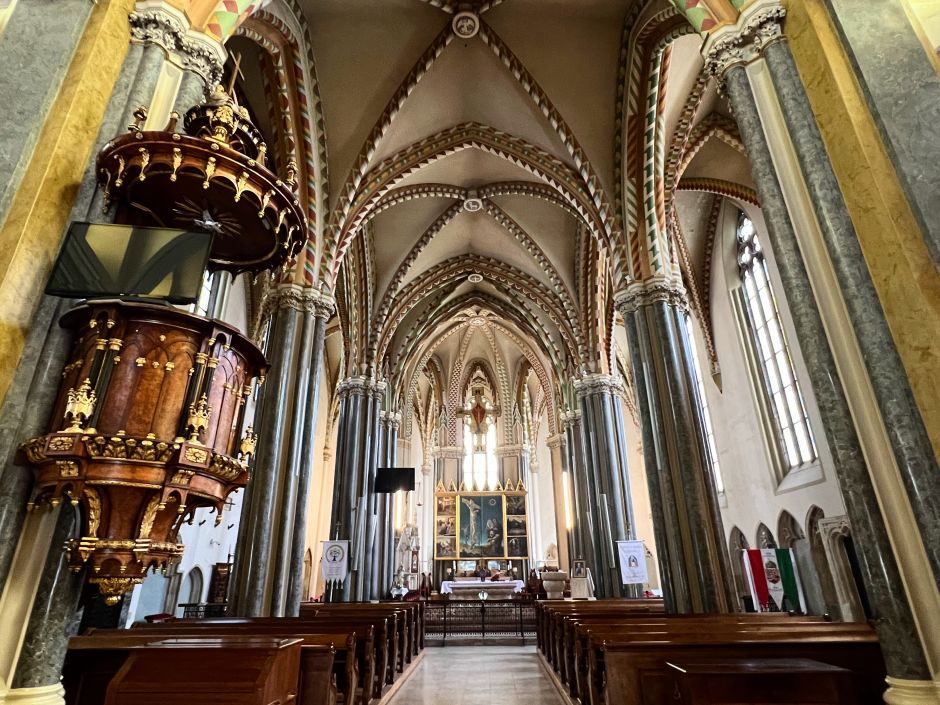 The Inner City Parish Church (Belvárosi plébániatemplom) contains Roman, Romanesque, Gothic, Ottoman, Renaissance, Baroque, Neoclassical, Revival-style, and modern elements. Photo: Tas Tóbiás