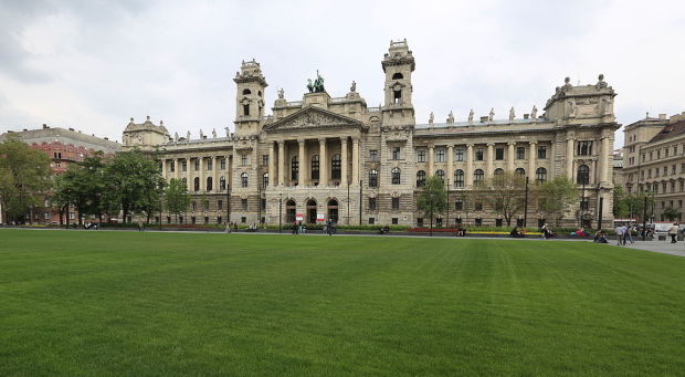 supreme-court-building-budapest-alajos-hauszmann