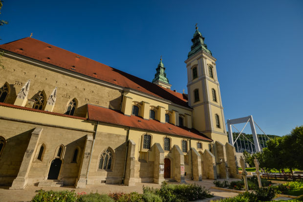 downtown-parish-church-budapest-medieval