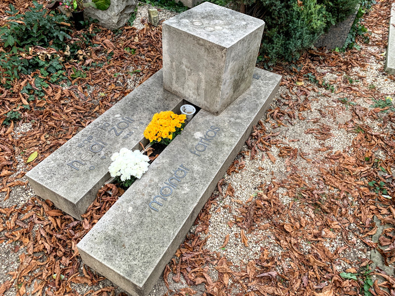 The tombstone of Farkas Molnár (1897-1945) in Budapest's Farkasréti Cemetery. Photo: Tas Tóbiás