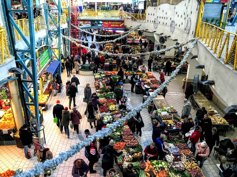A view of the Lehel Market, located in Budapest's District 13, on a Saturday morning. Photo: Tas Tóbiás
