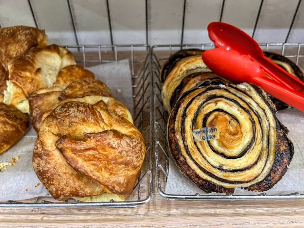 kosher-hungarian-pastries-boro-park-bakery