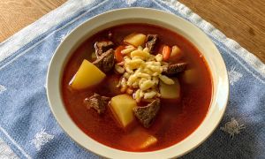 Goulash soup (Gulyásleves)