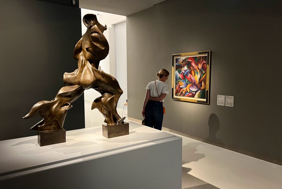 A sculpture and a painting by the Futurist artist Umberto Boccioni (1910s) at the Museo del Novecento in Milan. Photo: Tas Tóbiás