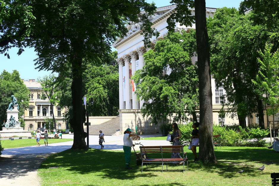 The Neoclassical building (1838-1848) of the Hungarian National Museum and its inviting museum garden are located in Budapest's Palace Quarter, the inner part of District 8. Photo: Tas Tóbiás