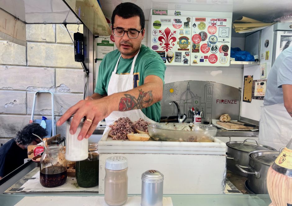 The Sergio Pollini lampredotto food cart in Florence is making offal sandwiches cool again. Photo: Tas Tóbiás 