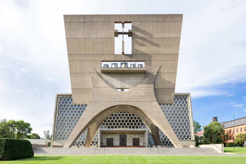 Using the plasticity of concrete, Breuer's most successful Brutalist buildings showed the sensibilities of a sculptor. Above, the St. John's Abbey church and its freestanding bell tower in Minnesota. Photo: Jason R. Woods