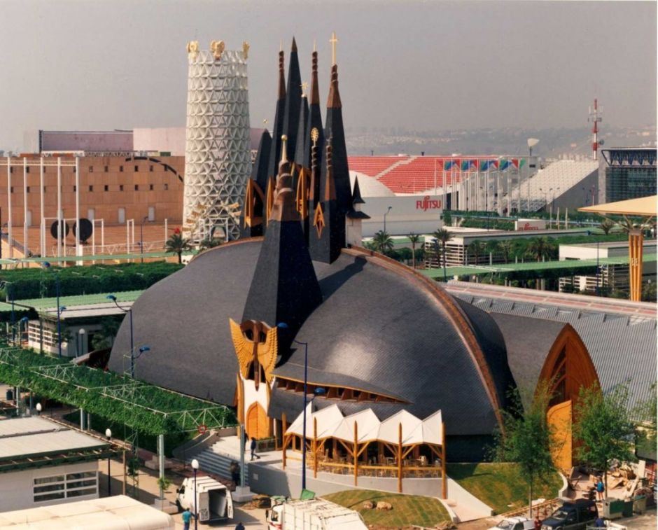 Makovecz’s dramatic Hungarian pavilion at the 1992 World Expo in Seville thrust him into the international limelight. Photo: makovecz.hu