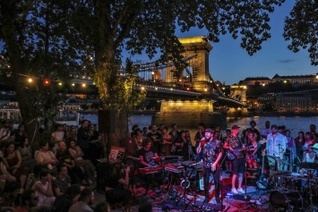 Here S How To Get The Most Out Of Your Evenings In Budapest Offbeat Budapest