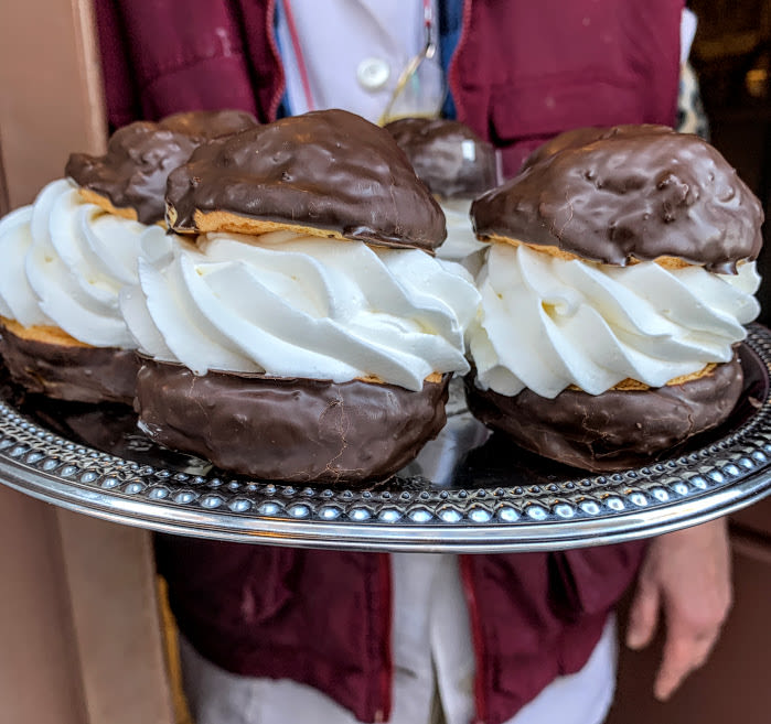 Blanketed in chocolate and split by a layer of whipped cream, Indiáner is a popular cake across Budapest and Vienna. Photo: Tas Tóbiás
