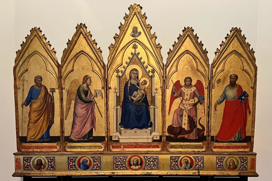 Giotto's polyptych (1330-1335) in the Pinacoteca Nazionale in Bologna. The Madonna and the Child are flanked by Archangel Gabriel and Saint Peter to the left, and by Archangel Michael and Saint Paul to the right. Photo: Tas Tóbiás