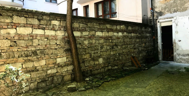 jewish-ghetto-wall-budapest-kiraly-street