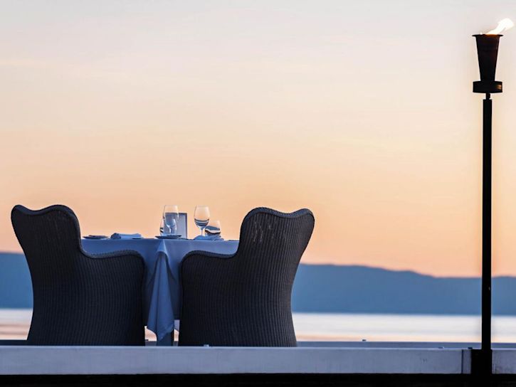 Dining with the Tides