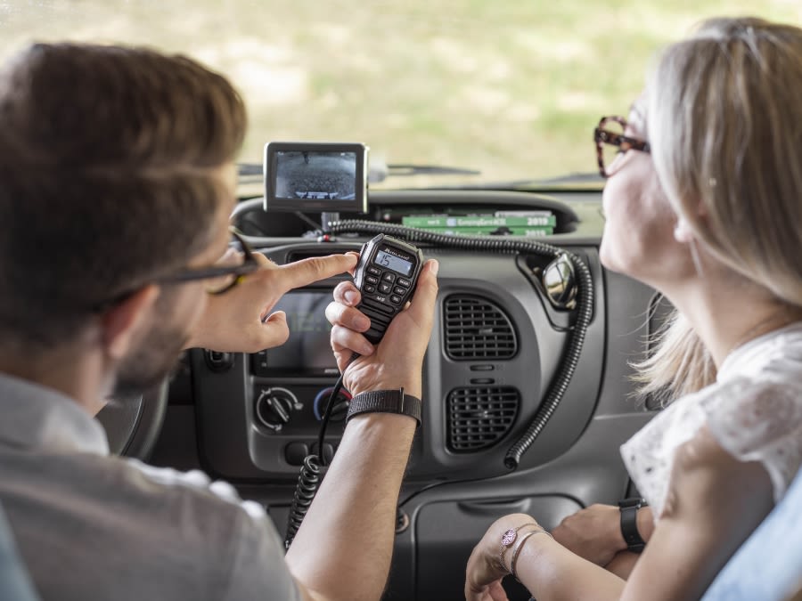 Accesorios útiles para la comunicación en autocaravanas: descubra los  nuevos kits de Midland