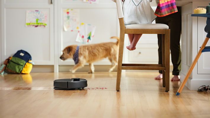iRobot Roomba - Livet är inte perfekt. Men dina golv kan vara det. Livet är rörigt, men det behöver inte städning vara Hero Image