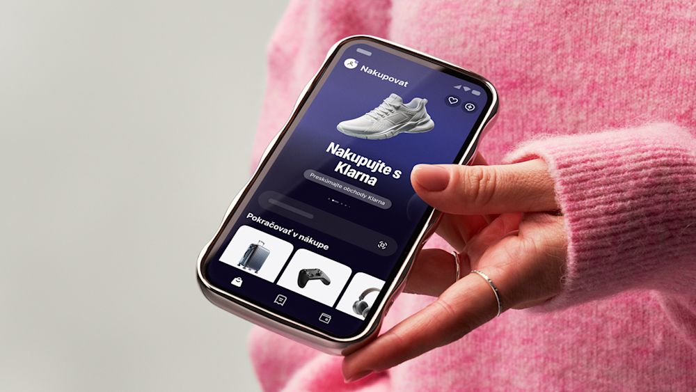 Mobilné zariadenie zobrazujúce kartu Nakupuj v appke Klarna.