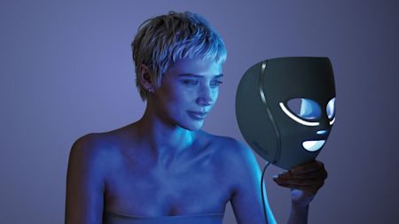 Oplev næste niveau hudpleje med Shark CryoGlow LED-maske