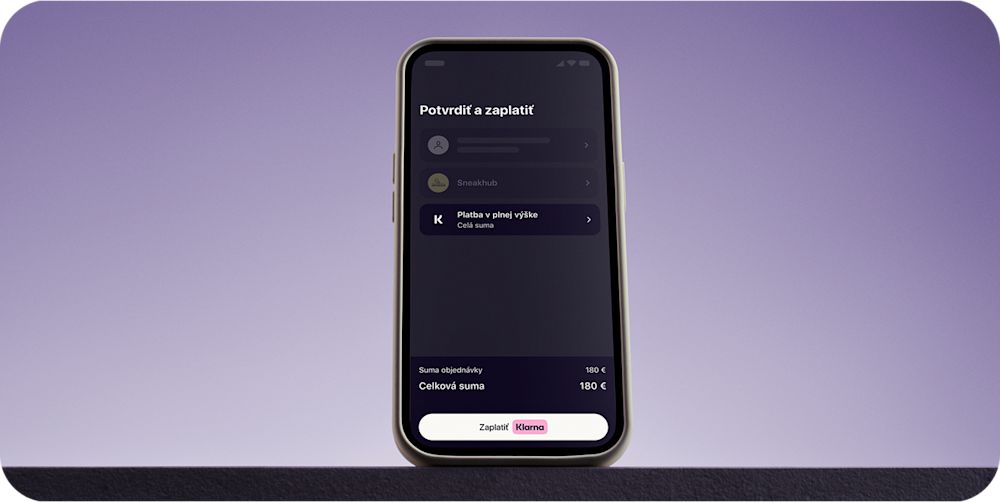 Mobilné zariadenie zobrazujúce Klarnu pri pokladni.