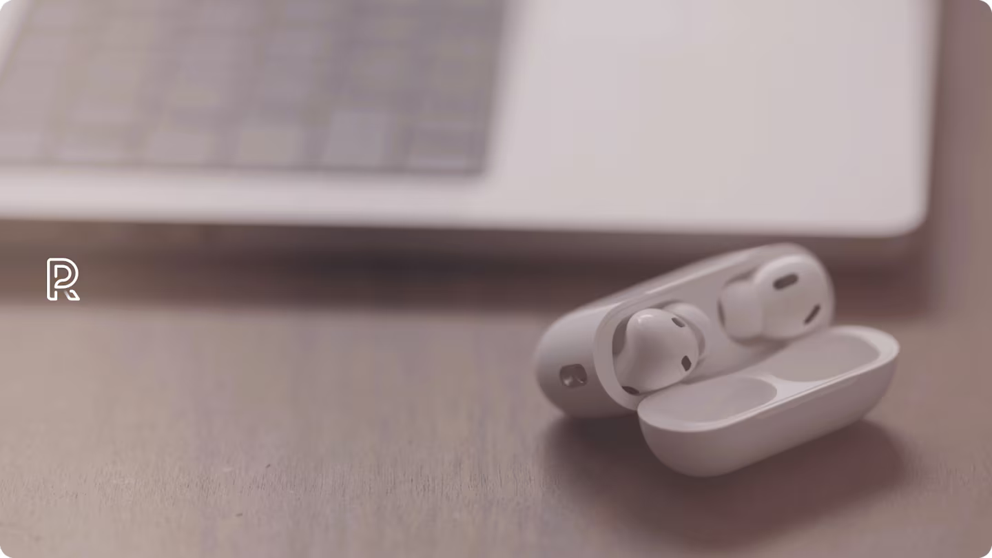 Så kopplar du Apple Airpods till datorn (Macbook och PC) - steg för steg med bilder Hero Image