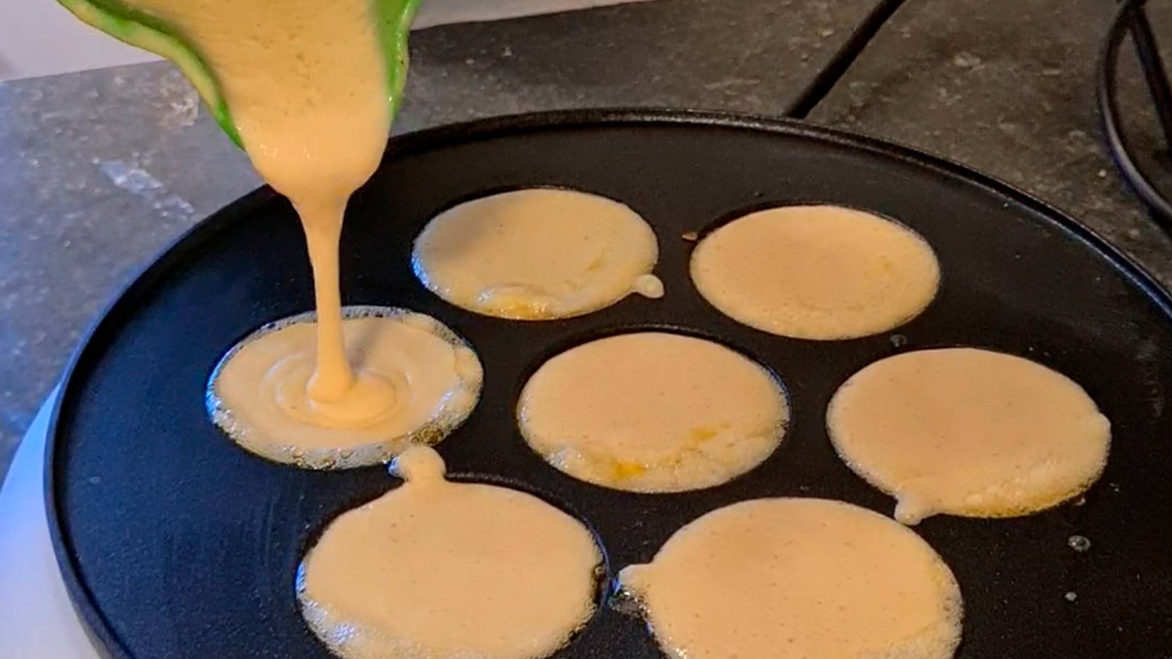 Æbleskiver dej i pande