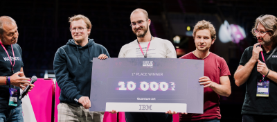 HackYeah hackathon winners with a prize – a check of 10000 PLN.
