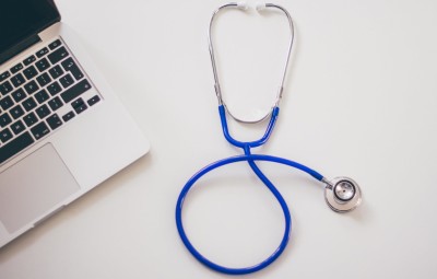 Auscultation apparatus next to the laptop.