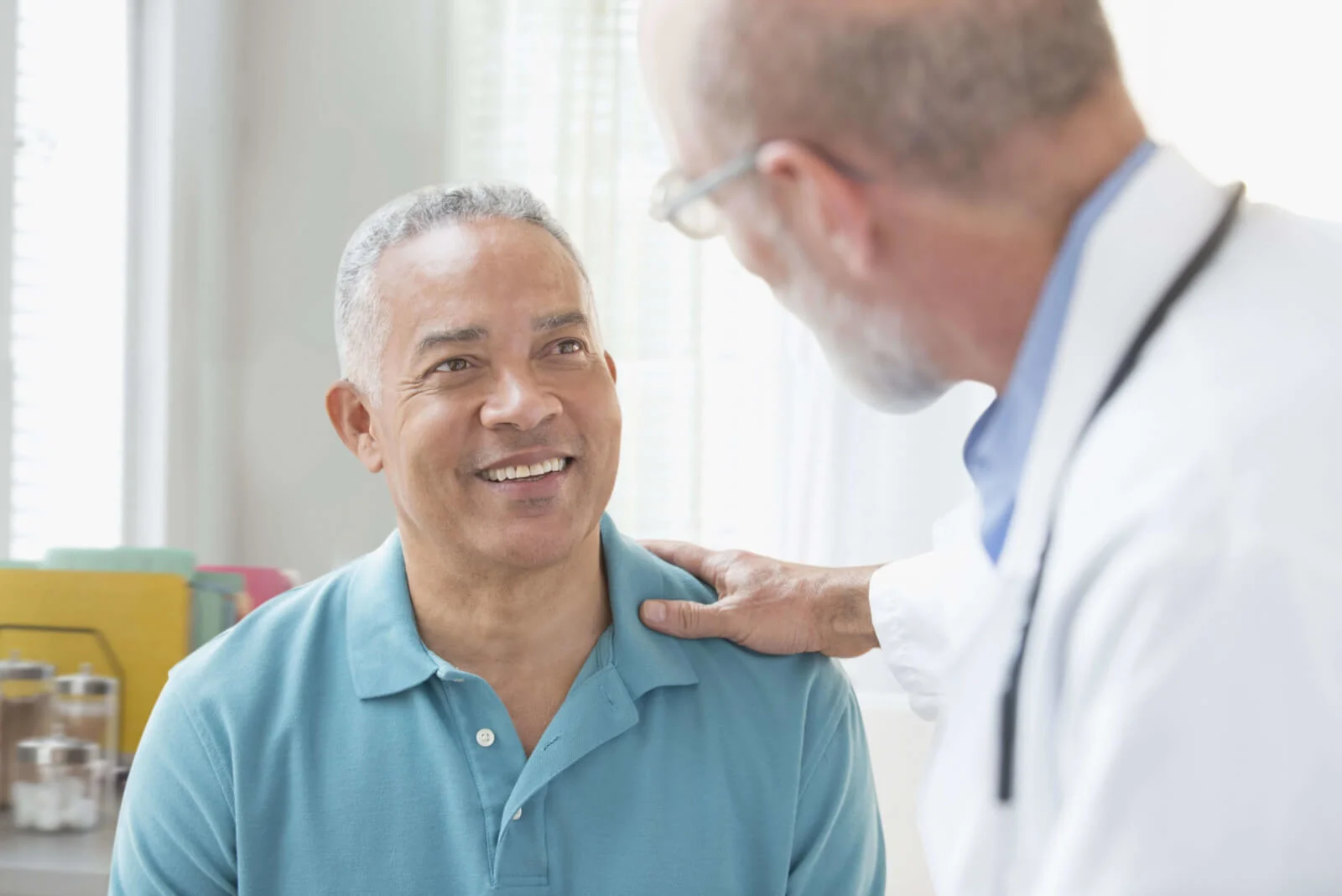 Homem indo ao médico