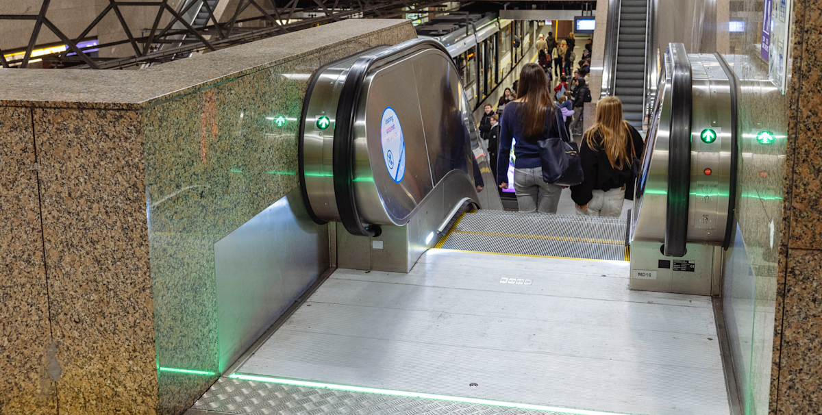Vernieuwing roltrappen in metro Antwerpen - De Lijn