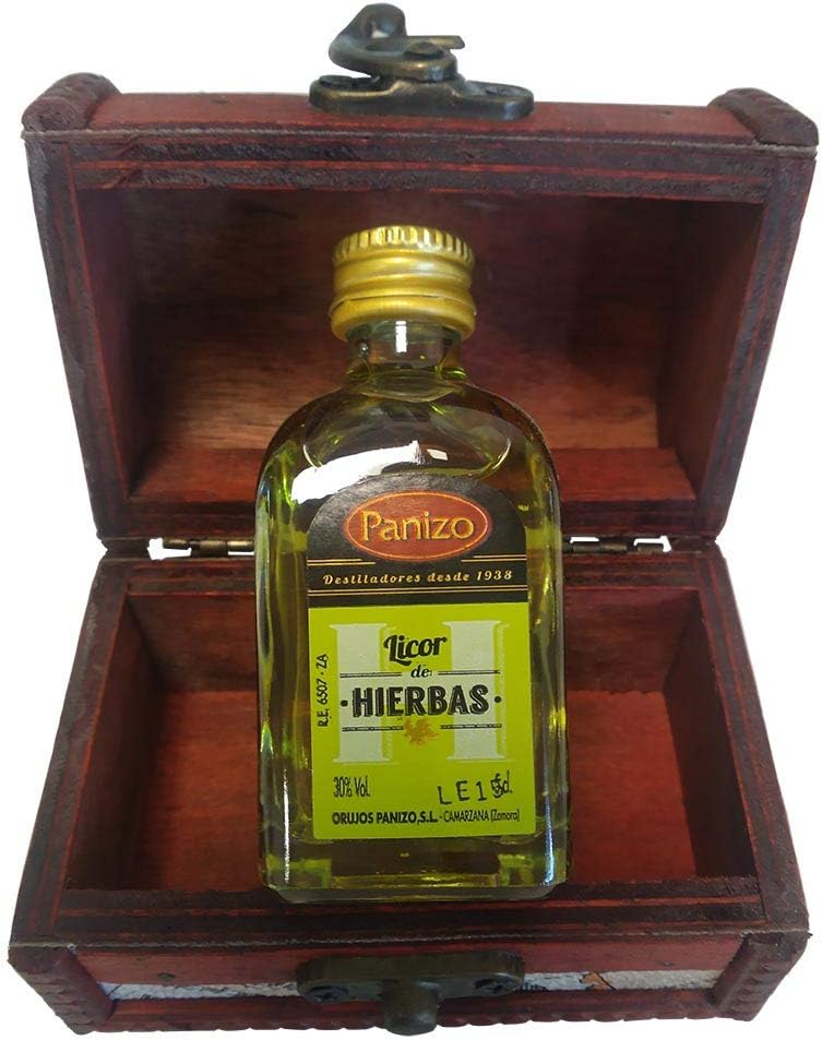Lote de 24 detalles. Baúl de madera en miniatura con betellita licor de hierbas 5 cl.