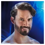 Mężczyzna po użyciu szamponu Head&Shoulders ANTI-DANDRUFF - DEEP CELANSE