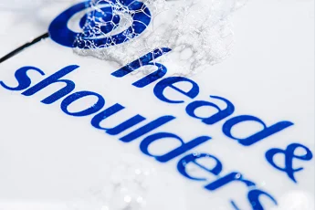 Logo Head&Shoulders z pianą.